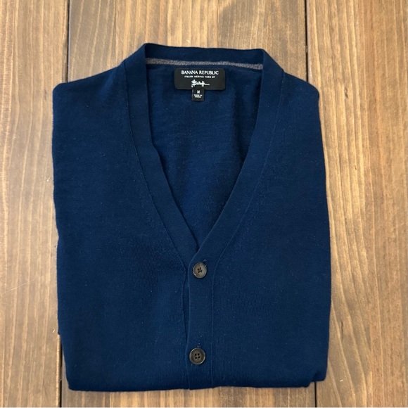 Banana Republic Italian Merino Wool Cardigan Size Medium - Picture 2 of 5